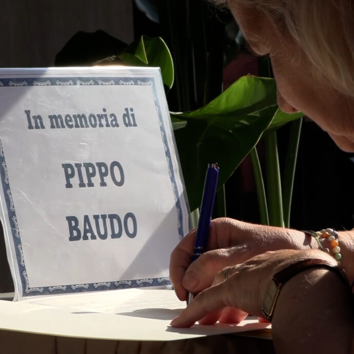 Camera ardente di Pippo Baudo, code per il secondo giorno di visite: “Ci lascia il grande maestro”