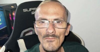 Copertina di Francia, lo streamer Jean Pormanove è morto in diretta su Kick dopo 10 giorni di torture e violenze