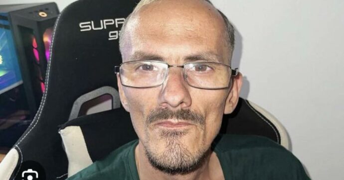 Francia, lo streamer Jean Pormanove è morto in diretta su Kick dopo 10 giorni di torture e violenze