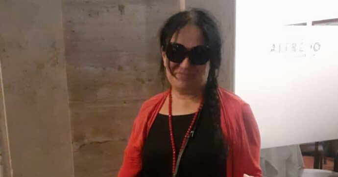 Guida turistica morta al Colosseo: malore fatale. Per i colleghi “servono regolamentazioni e assicurazioni”