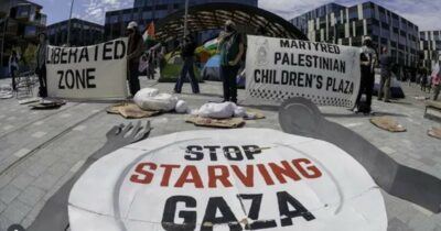 Copertina di Dipendenti Microsoft si accampano per protesta sotto la sede dell’azienda: “Basta complicità con Israele”