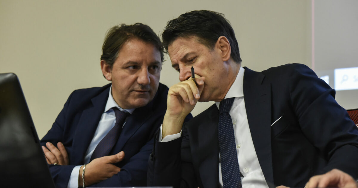 Calabria, Conte ufficializza la proposta di Tridico candidato governatore: “È a disposizione con Orrico e Baldino”