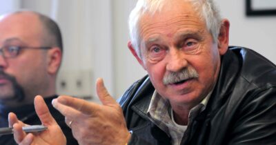 Copertina di Morto a 82 anni Salvo Vitale, lo storico amico di Peppino Impastato: attivista e insegnante, condusse con lui Radio Aut