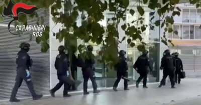 Copertina di Tre latitanti di ‘ndrangheta trovati e fermati a Ibiza: gestivano una rete di spaccio a Roma e all’estero