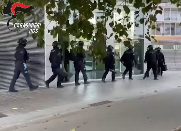 Tre latitanti di ‘ndrangheta trovati e fermati a Ibiza: gestivano una rete di spaccio a Roma e all’estero