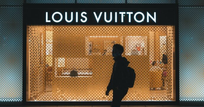 Chi compra prodotti dai brand di lusso vuole trasparenza: le storie patinate sui social non bastano