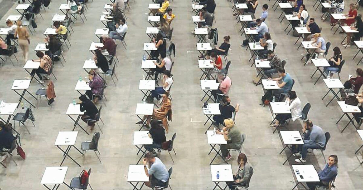 Ormai l’Italia s’è destra: chi ha proposto, avallato e votato le tracce dell’ultimo esame per giornalisti?