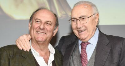 Copertina di “Pippo Baudo mi convinse a restare a Mediaset, fu lui a far girare la mia ruota”: il ricordo di Gerry Scotti e quella ‘profezia’ che si è avverata