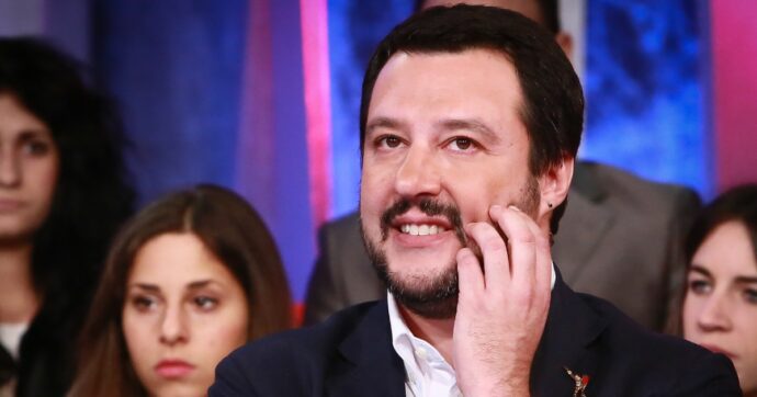 Da punto di ritrovo dove “confrontarsi, bere una birra e divertirsi”, a covo di “illegalità”: com’è cambiata la posizione di Salvini sul Leoncavallo