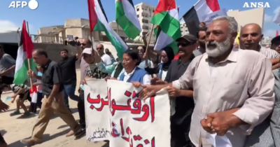 Copertina di Manifestazione a Gaza City per chiedere la fine della guerra: “Basta con le uccisioni di civili” – Video