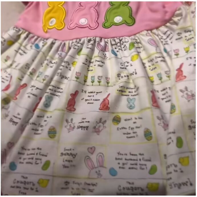 “Frasi scandalose e sessualmente esplicite sul vestitino di mia figlia”: la denuncia di una madre diventa virale