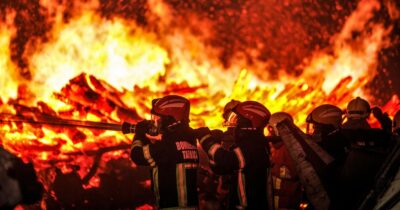 Copertina di Incendi in Spagna – I piromani, il vento, il clima che cambia. Indagini sulla mancanza di piani di prevenzione
