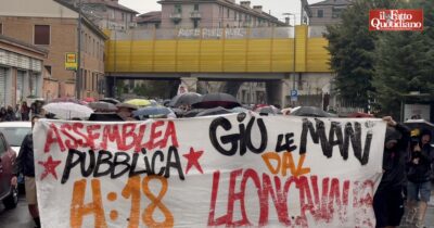 Copertina di Milano, in centinaia al corteo per il Leoncavallo: “A settembre manifestazione nazionale”