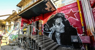 Copertina di Sgombero Leoncavallo, Meloni: “Non ci possono essere zone franche”. Sala: “Non ci hanno avvertito”. Avs: “Era un presidio culturale”