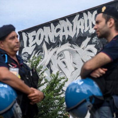 Copertina di Leonka, la destra inizia la campagna per Milano