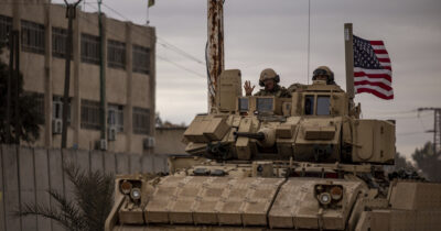 Copertina di Lo Stato Islamico pronto a risorgere dalle ceneri: i campi di detenzione incubatori di jihadisti grazie anche al disimpegno di Trump