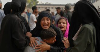 “Distruggeremo Gaza City, se Hamas non rilascia gli ostaggi”: la minaccia del ministro israeliano Katz. Nuovi raid: dall’alba 71 morti