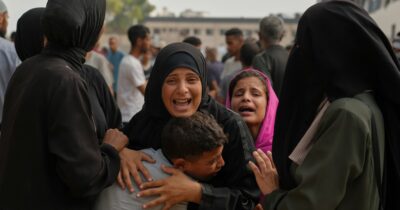 Copertina di “Distruggeremo Gaza City, se Hamas non rilascia gli ostaggi”: la minaccia del ministro israeliano Katz. Nuovi raid: dall’alba 71 morti