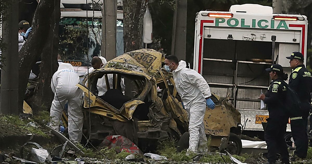 colombia la guerriglia all8217attacco dello stato tre attentati in poche ore fanno 18 morti opposizioni contro il presidente