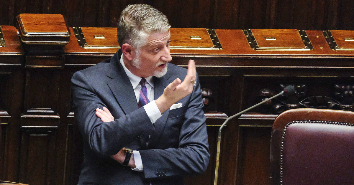Dopo il Leoncavallo toccherà alla sede di CasaPound? Il sofisma del ministro Giuli per dire “no” Dopo il Leoncavallo toccherà alla sede di CasaPound? Il sofisma del ministro Giuli per dire “no”