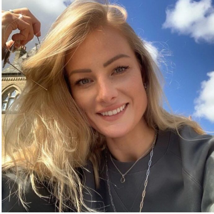 “Ha scelto di non aprire il paracadute ed è precipitata da oltre 4mila metri. La sera prima aveva rotto con il fidanzato”: chiuse le indagini sulla morte di Jade Damarell