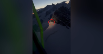 Copertina di Alpinisti dispersi trascorrono la notte a 4mila di quota sul Monte Rosa, il soccorso alpino li salva all’alba – Video