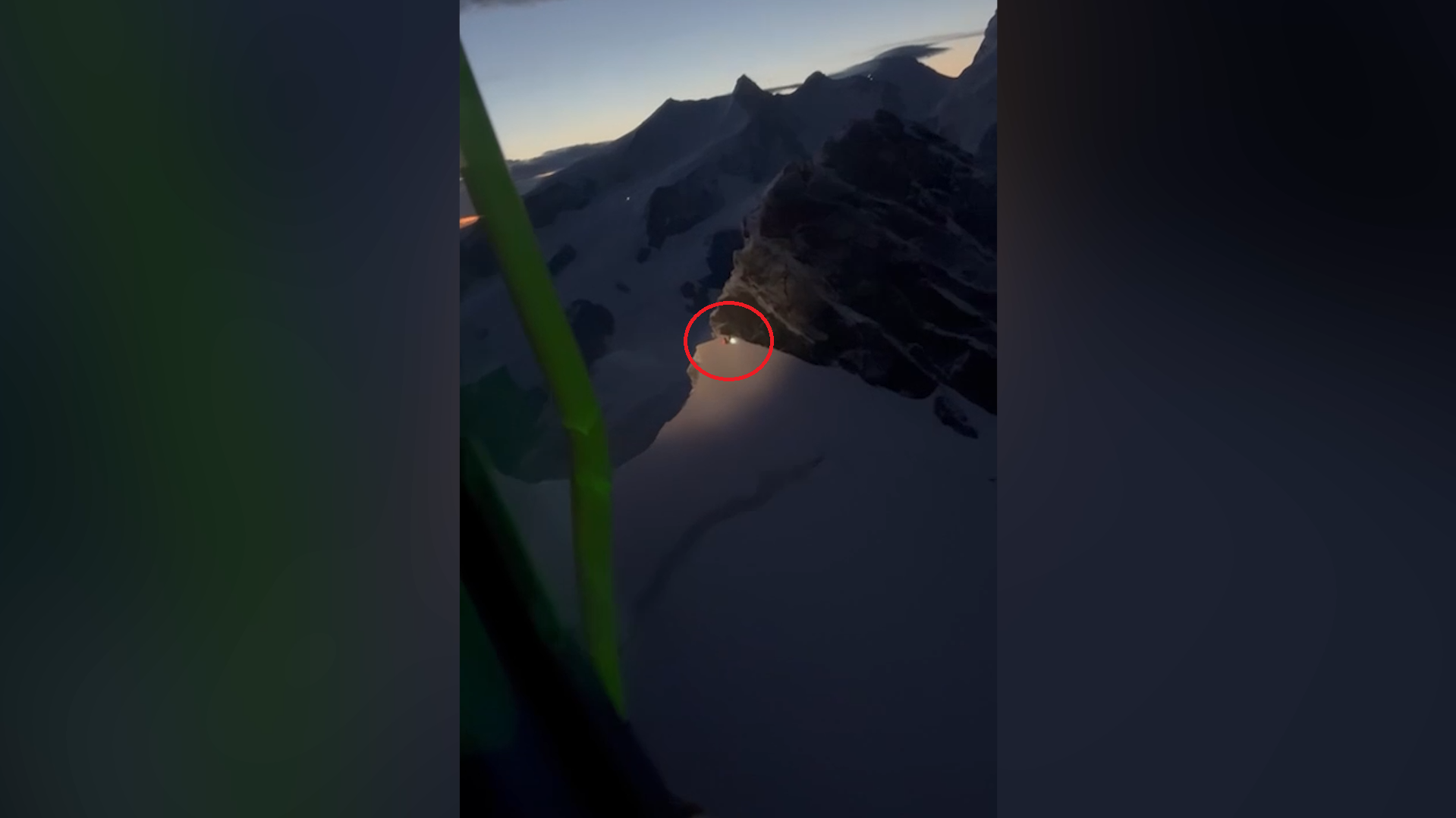Alpinisti dispersi trascorrono la notte a 4mila di quota sul Monte Rosa, il soccorso alpino li salva all’alba – Video