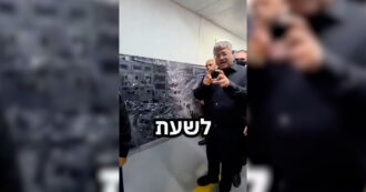 Copertina di Ben Gvir visita una prigione e mostra in video una foto di Gaza distrutta appesa per farla vedere ai prigionieri palestinesi