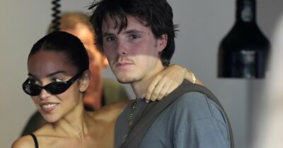 Copertina di “Show vietato ai minori”: il siparietto hot di Cruz Beckham sullo yacht di famiglia fa girare la testa alla fidanzata (e non solo)