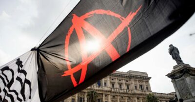 Copertina di Rivista pro-bombe: cinque anarchici verso il processo