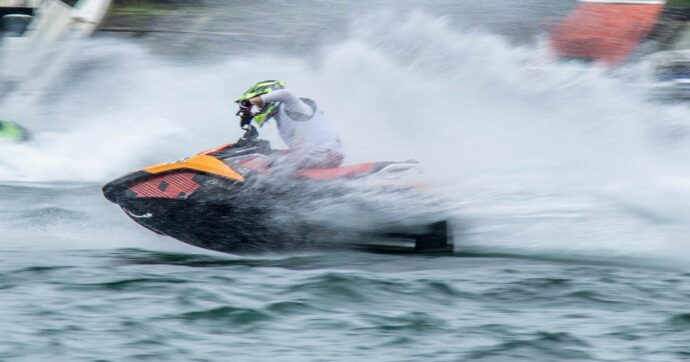 Alt a moto d’acqua. Assaliti e percossi due guardacoste