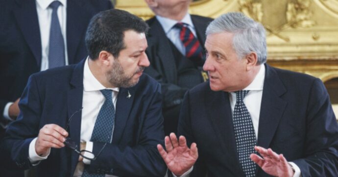 Vaccini, a destra scontro-farsa sull’obbligo: Lega isolata, ci ripensa