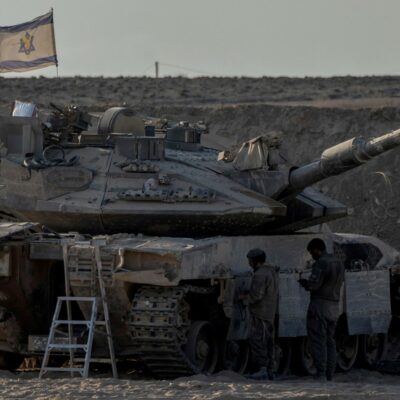 Copertina di Gaza, voci dal Ghetto di Roma: “Combattere? Io andrei”. “No, ora serve cervello”