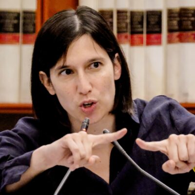 Copertina di Almasri, imbarazzo a Chigi prima dell’immunità. L’opposizione: ecco chi avete scarcerato