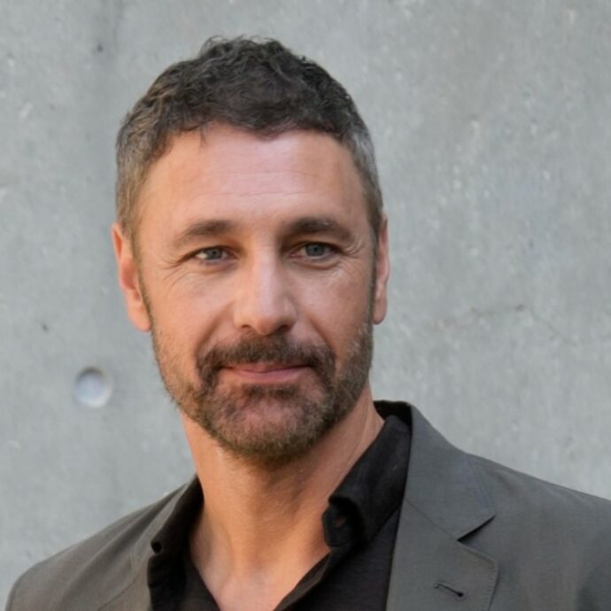 “Raoul Bova ha dato forfait alla premiazione un’ora prima con una mail. Era già stato pagato, è stato scorretto”: il sindaco furibondo con l’attore