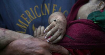 Copertina di Tank di Israele nei sobborghi di Gaza City: 51 morti, 8 bambini. Smotrich: “Chi resta si arrenda o muoia di fame”
