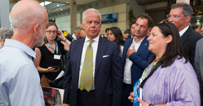 Sgombero di Casapound, Piantedosi assicura: “Prima o poi arriverà anche il suo turno”. Polemiche sulle parole di Giuli