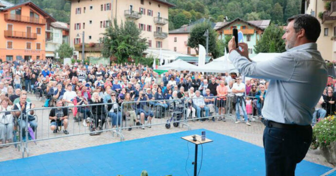 Salvini insiste: “Macron è permaloso, smetta di parlare con toni bellici. Il pericolo non è la Russia ma i terroristi islamici”