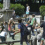 Copertina di “Settembre è troppo caldo”: torna l’idea del rientro a scuola a ottobre. Ma tanti si oppongono: “Chi pensa ai genitori?”