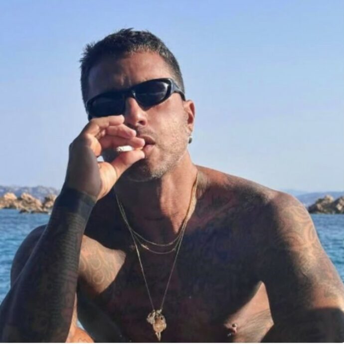 Corona rimuove l’audio degli “occhi spaccanti” di Raoul Bova ma rilancia con il nome di un’altra presunta fiamma dell’attore: “Va avanti da 3 anni, ci sono chat e audio”