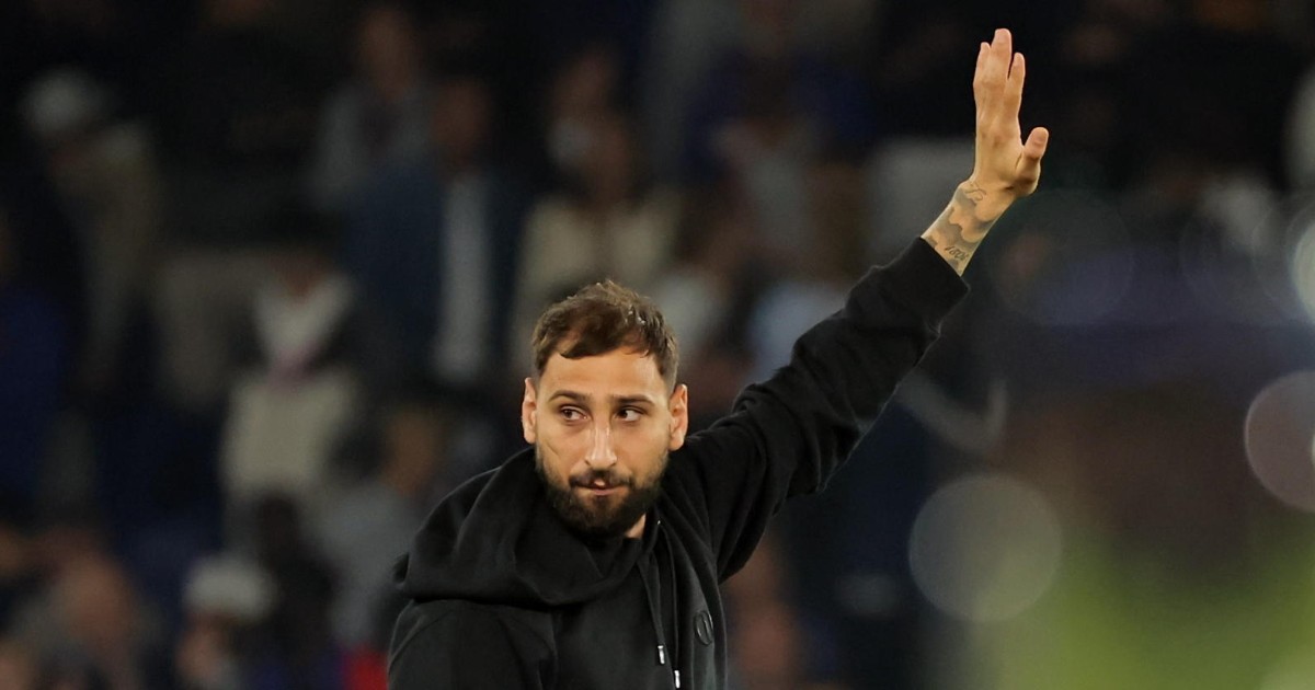 Donnarumma, che affetto: i tifosi del Psg lo osannano dopo il match visto in tribuna. E lui si emoziona – Video Donnarumma, che affetto: i tifosi del Psg lo osannano dopo il match visto in tribuna. E lui si emoziona – Video