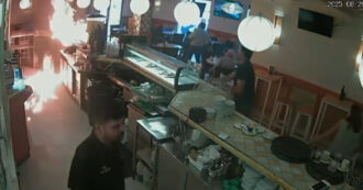 Copertina di Non hanno la maionese da mettere nel panino, cliente dà fuoco al bar – Video