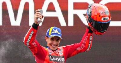 Copertina di Gp Ungheria, Marc Marquez firma la prima pole al Balaton Park. Disastro Bagnaia: “Non riesco a guidare questa moto”