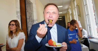 Copertina di Lollo pazzo per i porcini: 120 mila euro per la festa del fungo nel feudo di FdI