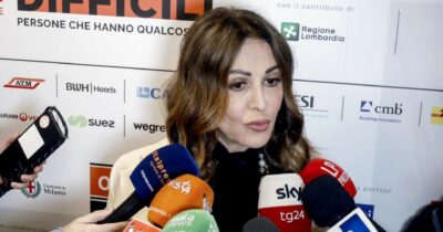 Copertina di Santanchè, Abodi & C.: sfilata di ministri invade la Fiera del peperoncino