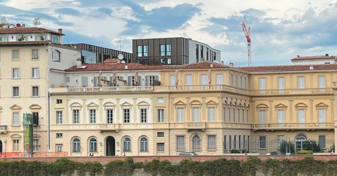 Il “cubo nero”, l’ultima ferita dell’iper-turismo a Firenze