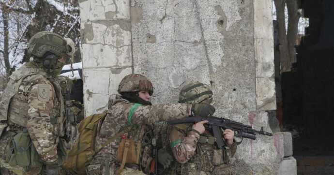 I cecchini “fantasma” ucraini rivendicano l’uccisione di due soldati russi da 4.000 metri: “Record”