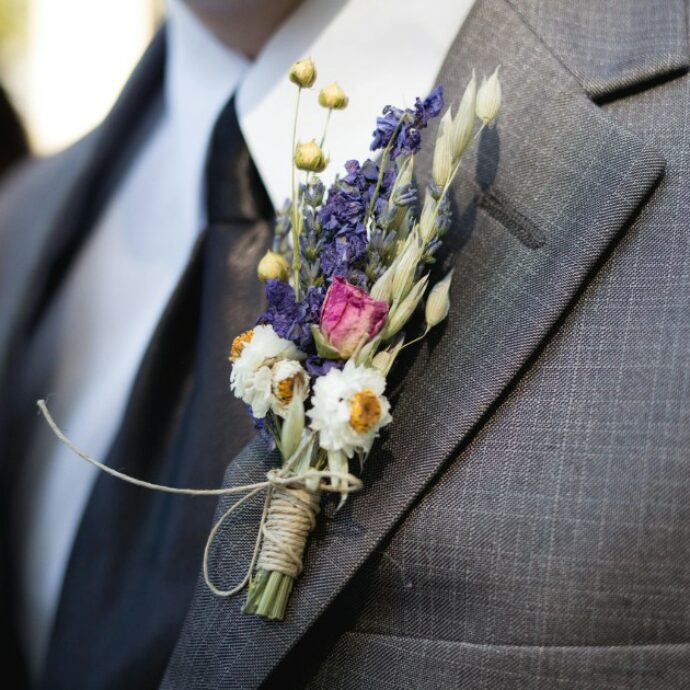 Sparano gas lacrimogeni per festeggiare il matrimonio, lo sposo muore e due persone rimangono ferite