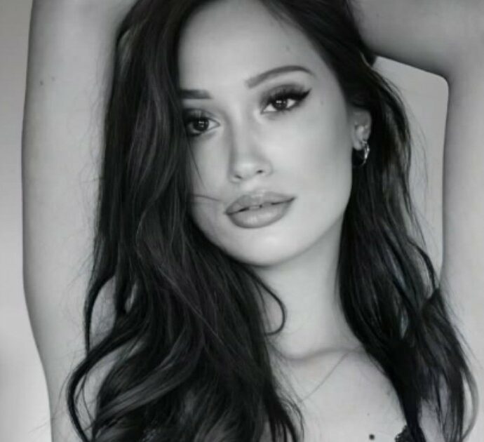 “Foto di nudo online, deve restituire fascia e corona”: concorrente di Miss Italia esclusa dalle selezioni