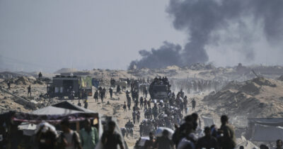 Copertina di “A Gaza 289 morti di fame, 115 erano bambini”. In Israele le famiglie degli ostaggi protestano davanti alle case dei ministri